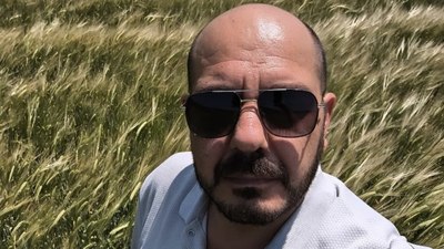Amasya'da tarlada selfie yaparken üzerinde kene olduğu fark etti