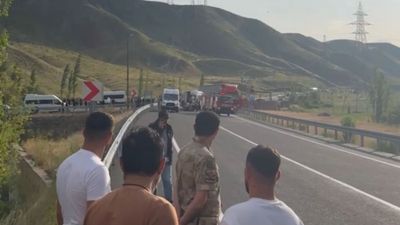 Kars’ta tır ile otomobil çarpıştı: 1 ölü, 2 yaralı