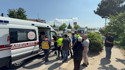 Düzce'de yayaya yol veren otomobile çarpıp takla attı