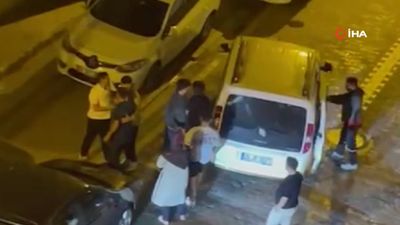 İstanbul'da iki sürücü arasında yol verme kavgası