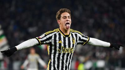 Milli Futbolcu Kenan Yıldız'ın Model Sevgilisine Bakın! O Paylaşımı Hemen Sildi...