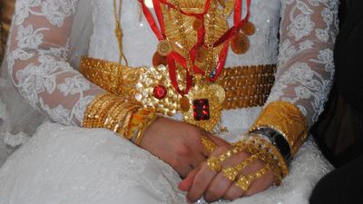 Yargıtay, aşırı kıskançlığı ve nikahta sahte takı takmayı boşanmada kusur saydı