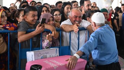 Yurda dönen ilk hacı kafilesi Gaziantep'te