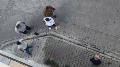 Mersin'de sokakta eşini bıçakla rehin aldı, vatandaş tek hamleyle kurtardı