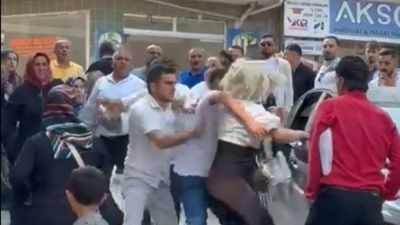 Ordu'da boşandığı eşiyle sokak ortasında kavga etti