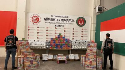Edirne'de sınır kapısında binlerce kaçak telefon yakalandı