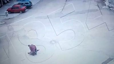 Malatya'da engelli adama sokak ortasında saldırı