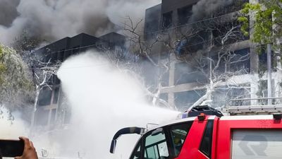 Hindistan'da düşen, 244 kişinin bulunduğu uçağın enkazına ait ilk görüntülere ulaşıldı