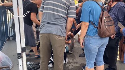 Zeyrek'in taziyesinde yaşlı kadın fenalaştı