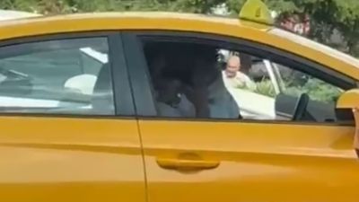 Ankara'da trafikte tartıştığı taksi şoförünü yumrukladı