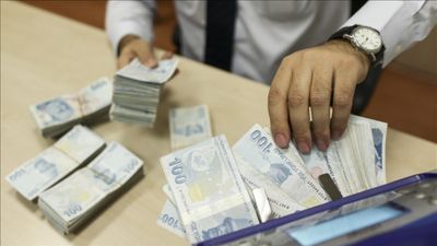 Yurt içi yerleşiklerin tüketici kredileri azaldı