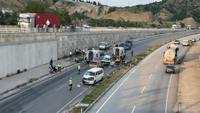 Kastamonu'da 3 araç birbirine girdi: 9 yaralı