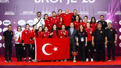 U17 güreşçiler üst üste 3. kez Avrupa birincisi