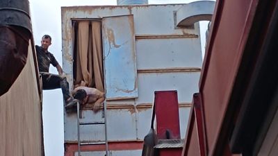 Bursa'da talaş emme makinesine sıkışan işçiyi itfaiye kurtardı
