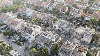 İran'ın füze saldırıları sonrası Tel Aviv'deki yıkım görüntülendi