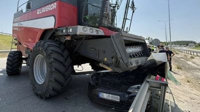 Balıkesir'de otomobil, freni kilitlenen biçerdöverin altına girdi