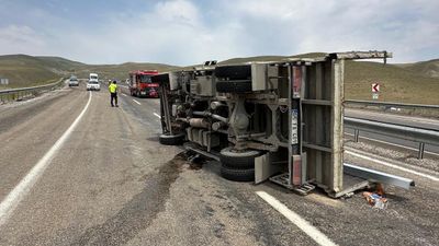 Van’da kamyonet yan yattı: 1 yaralı