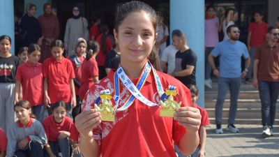 Bilek güreşinde Avrupa Şampiyonu olan Nehir Özcan'a coşkulu karşılama
