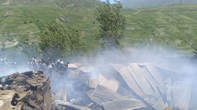 Van’da evde çıkan yangında dumandan zehirlenen çocuk hayatını kaybetti