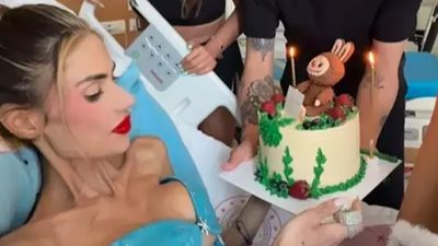 Anoreksiya tedavisine devam eden Nihal Candan, 30. yaş gününü hastanede kutladı