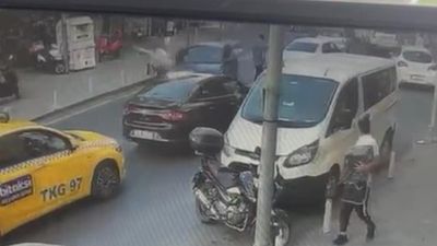 İstanbul'da fren yerine gaza bastı