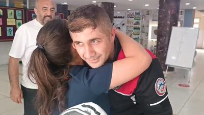 Trabzon’da sınava geç kalan öğrenciyi polisler motosikletle yetiştirdi