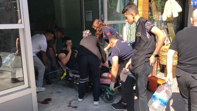 Eskişehir'de hastaneye kaldırılırken bile telefonu elinden bırakmadı