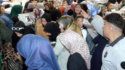 Erzurum'da indirim izdihamı