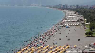 Antalya'da termometreler 35 dereceyi gösterdi