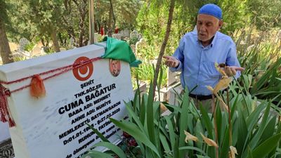 Şehit babaları, Babalar Günü'nü çocuklarının kabri başında geçirdi