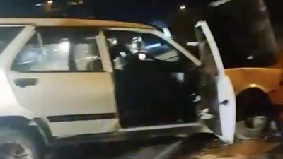Düzce'de hafif ticari araç ile otomobil çarpıştı: 6 yaralı