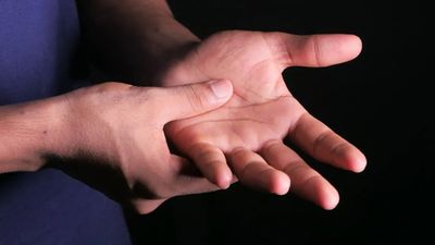 Sol eliniz kaşınıyorsa dikkat! Başınıza bunlar gelebilir