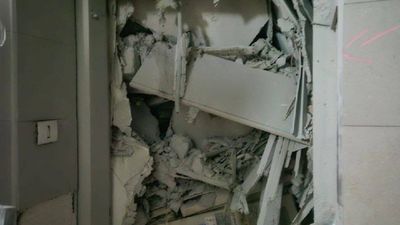 İsrail'de füzenin isabet ettiği sığınak çöktü