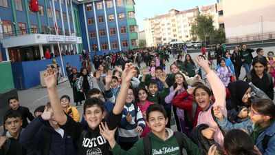 Yaklaşık 20 milyon öğrenci cuma günü karne alacak