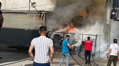 Bursa'da mobilya fabrikasının bahçesinde yangın