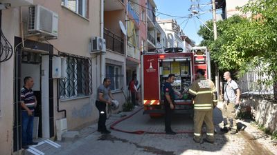 İzmir'de 3 katlı binada yangın: 15 yaşındaki kızı komşuları kurtardı