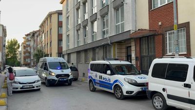 Eskişehir'de apartmanı kötü kokular sardı: Ekipler çürümeye başlayan cesetle karşılaştı