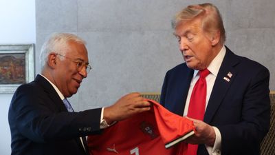 Cristiano Ronaldo, Donald Trump'a forma gönderdi