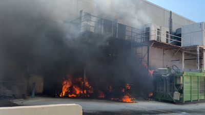 Bodrum'da AVM'nin geri dönüşüm alanında yangın