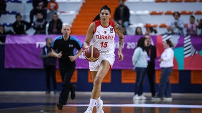 Tilbe Şenyürek, milli takımın Avrupa Şampiyonası'nda gruptan çıkacağını düşünüyor