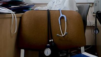 Uşak'ta uzman doktor, darbedilip bıçakla tehdit edildi