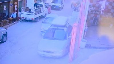 Bursa'da kalp krizi geçiren 91 yaşındaki sürücü otomobiliyle 4 araca çarptı