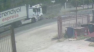 Sakarya'da 3 tırın karıştığı feci kazada 1 kişi can verdi