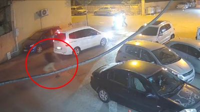 Mardin'de dur ihtarına uymayan motosikletli kaza yapınca yaya olarak kaçtı