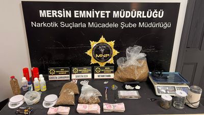 Mersin'de balkondan uyuşturucu atan şüpheli dronla tespit edildi: 9 gözaltı