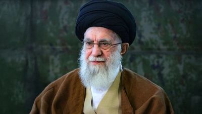 Hamaney yetkilerini Devrim Muhafızları'na devretti