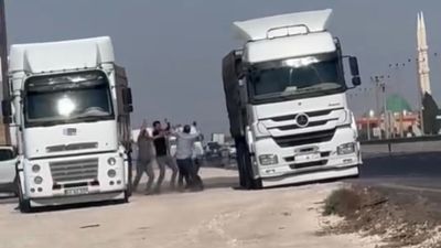 Mardin'de tır şoförleri birbirine girdi