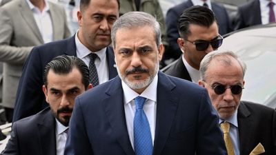 Iraklı mevkidaşı Fuad Hüseyin ile görüştü