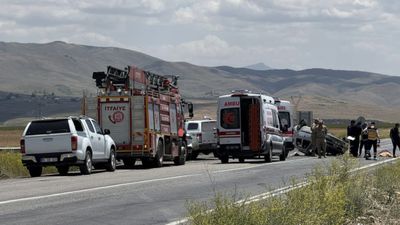 Van'da kızlarının mezuniyet törenine giderken kaza yaptılar: 1 ölü, 4 yaralı