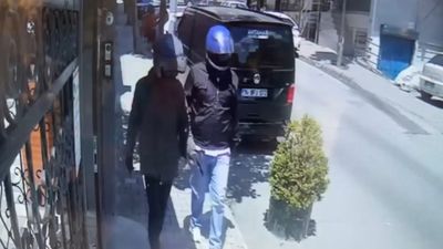 Bahçelievler'de kuyumcunun para dolu çantasını çalan 4 kişi yakalandı
